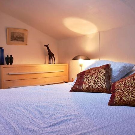 Lovely Flat In The Heart Of The Medieval City Hyeres Exterior photo