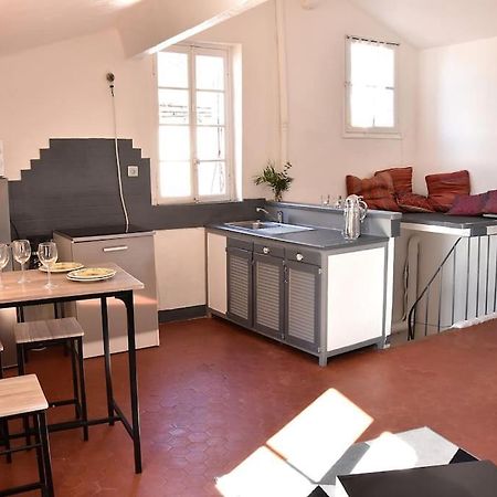 Lovely Flat In The Heart Of The Medieval City Hyeres Exterior photo