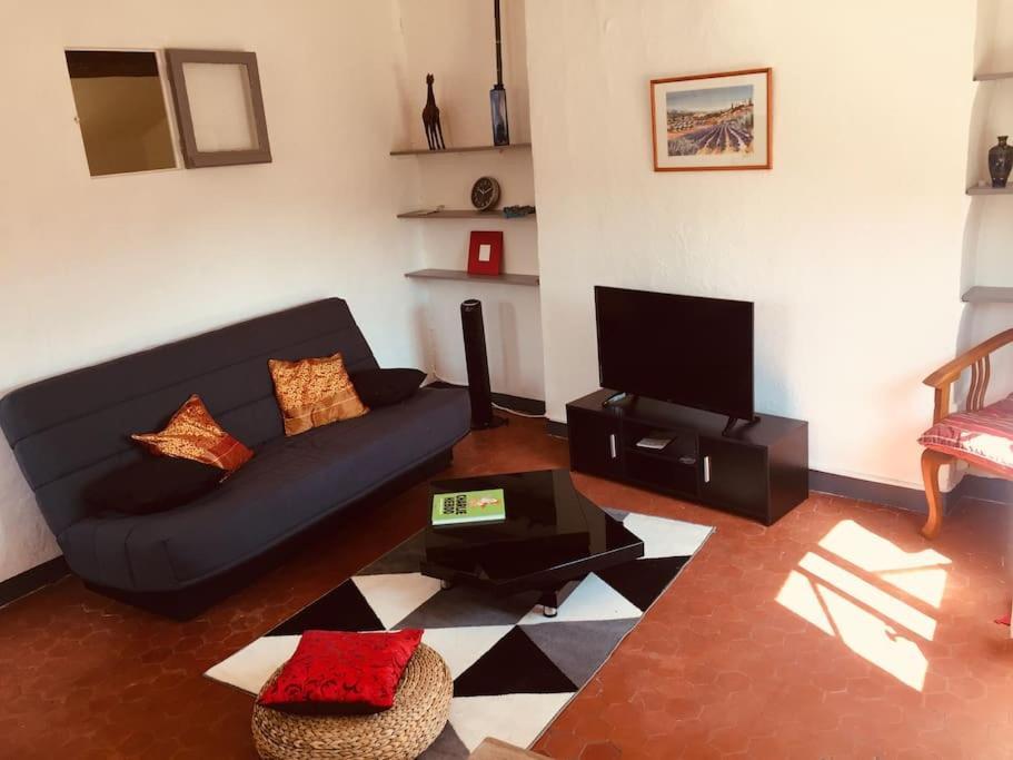 Lovely Flat In The Heart Of The Medieval City Hyeres Exterior photo