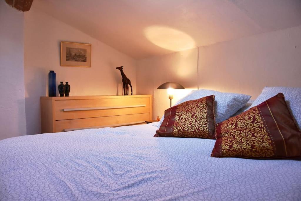 Lovely Flat In The Heart Of The Medieval City Hyeres Exterior photo