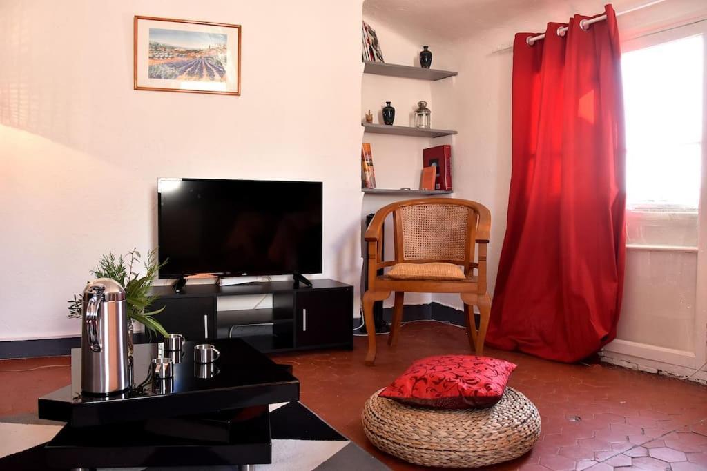 Lovely Flat In The Heart Of The Medieval City Hyeres Exterior photo