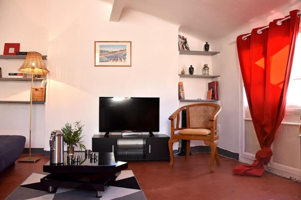 Lovely Flat In The Heart Of The Medieval City Hyeres Exterior photo